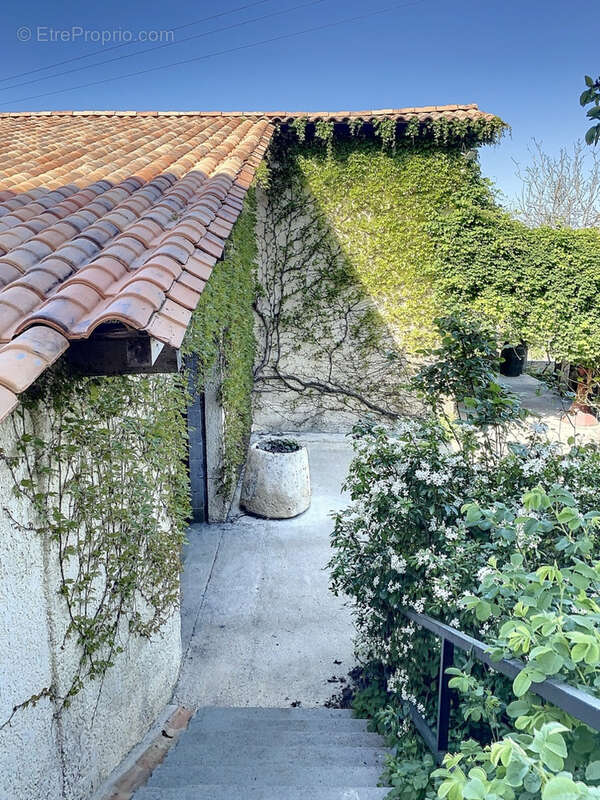 Maison à GRUN-BORDAS