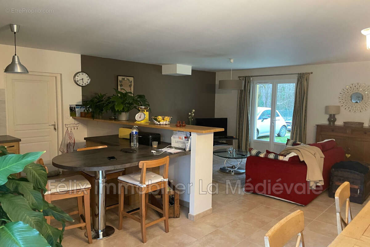 Maison à CARSAC-AILLAC