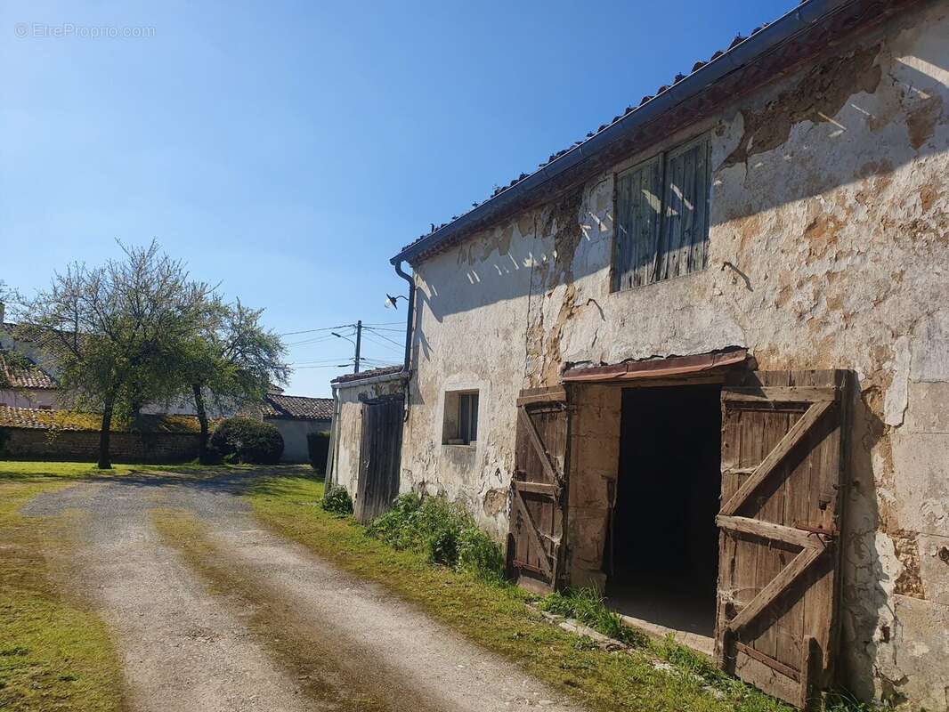 Maison à SAINT-ROMAIN-DE-BENET