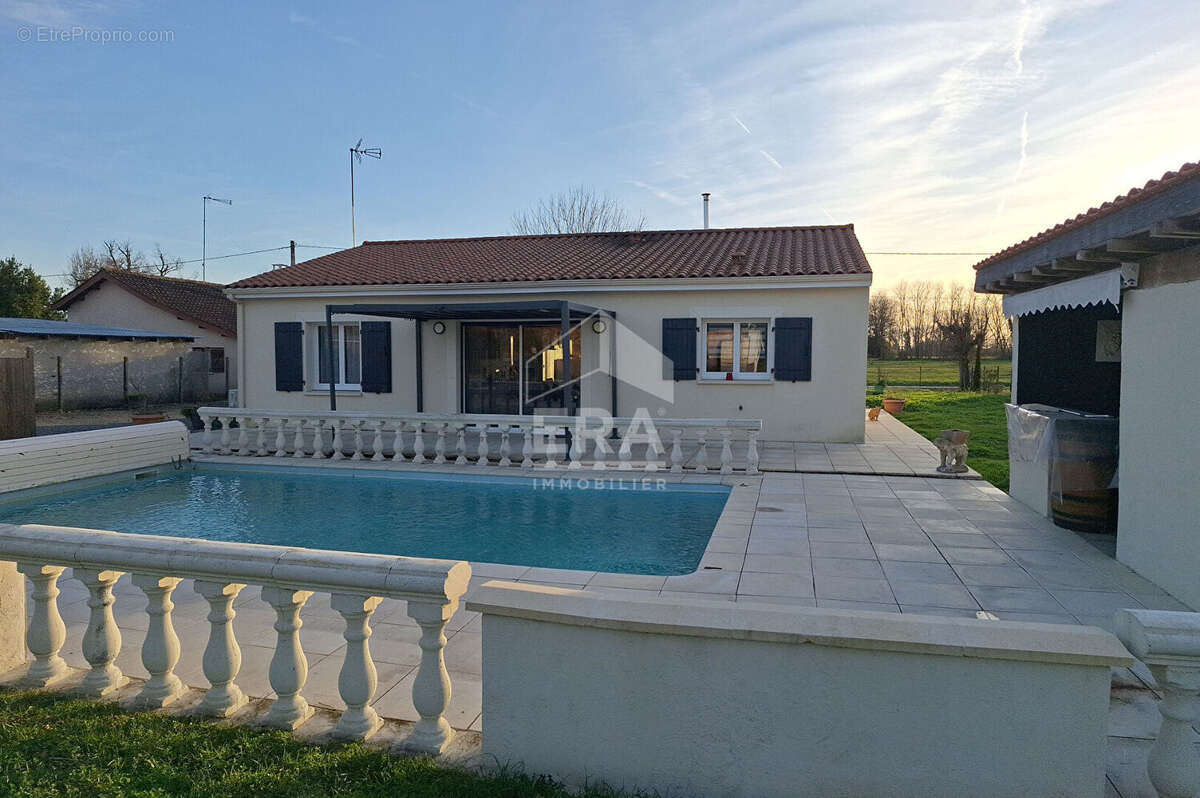 Maison à LA ROCHE-CHALAIS