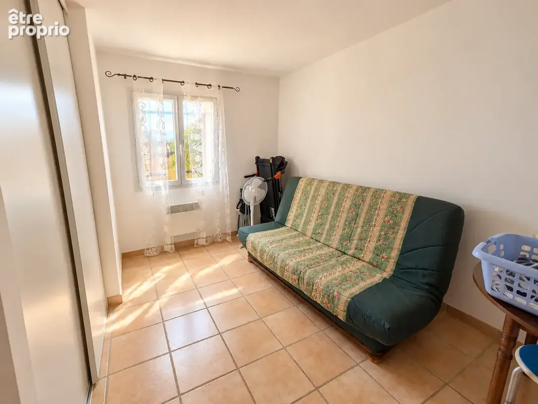 Vends villa de plain pieds 3 faces, 3 chambres, avec garage et piscine à proche des plages Vendres - photo 8