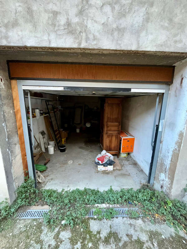 Parking à TASSIN-LA-DEMI-LUNE