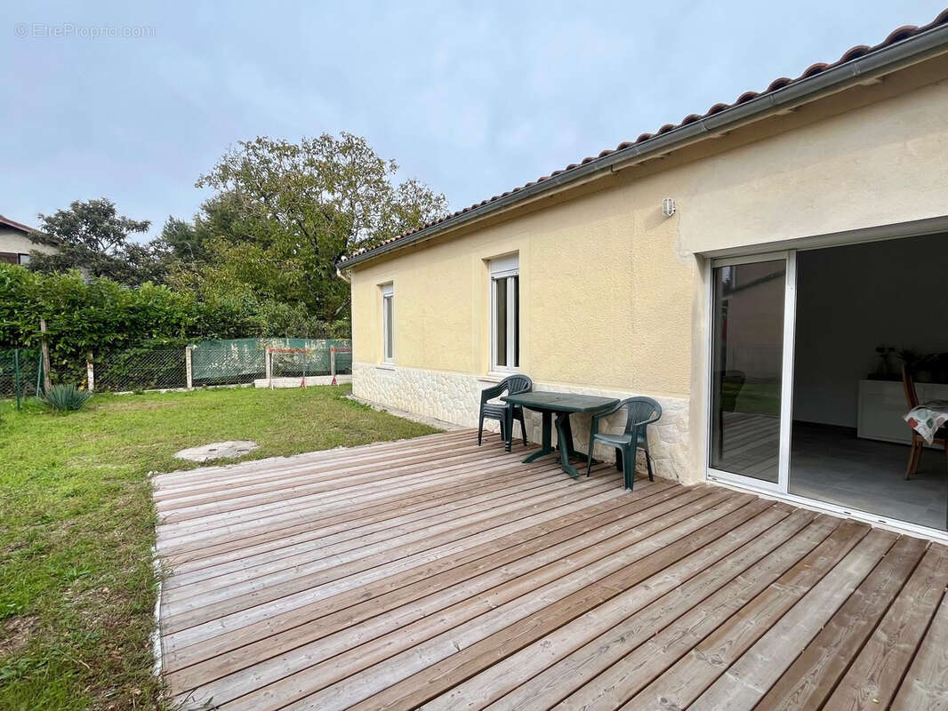 Maison à PAREMPUYRE