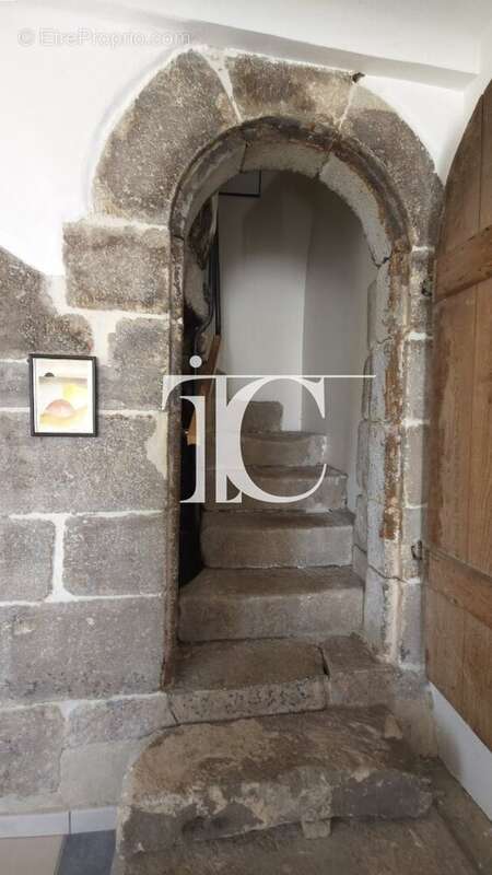 Authenticité, élégance et confort au cur du Sud Ardèche : une maison en pierre rare avec piscine où tout se fait à pied. - photo 19