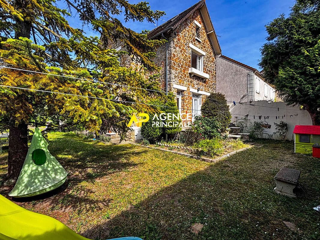 Maison à SARTROUVILLE