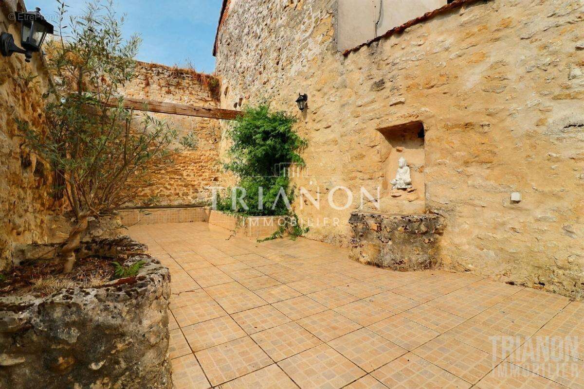 Maison à MEZY-SUR-SEINE