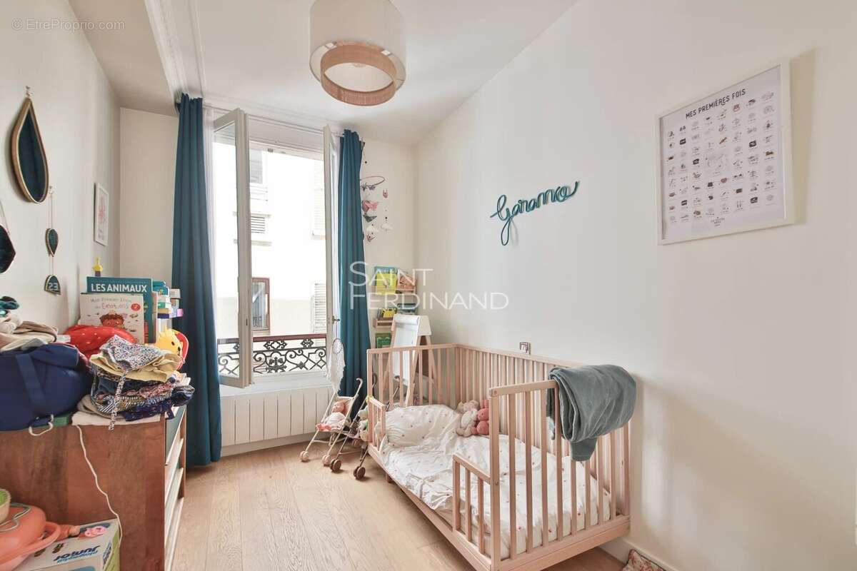 Appartement à PARIS-17E