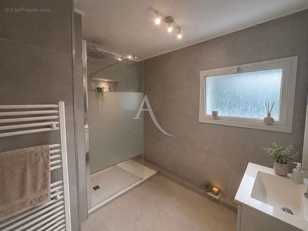 Villa t3/4 rénovée avec jardin proche centre - photo 7
