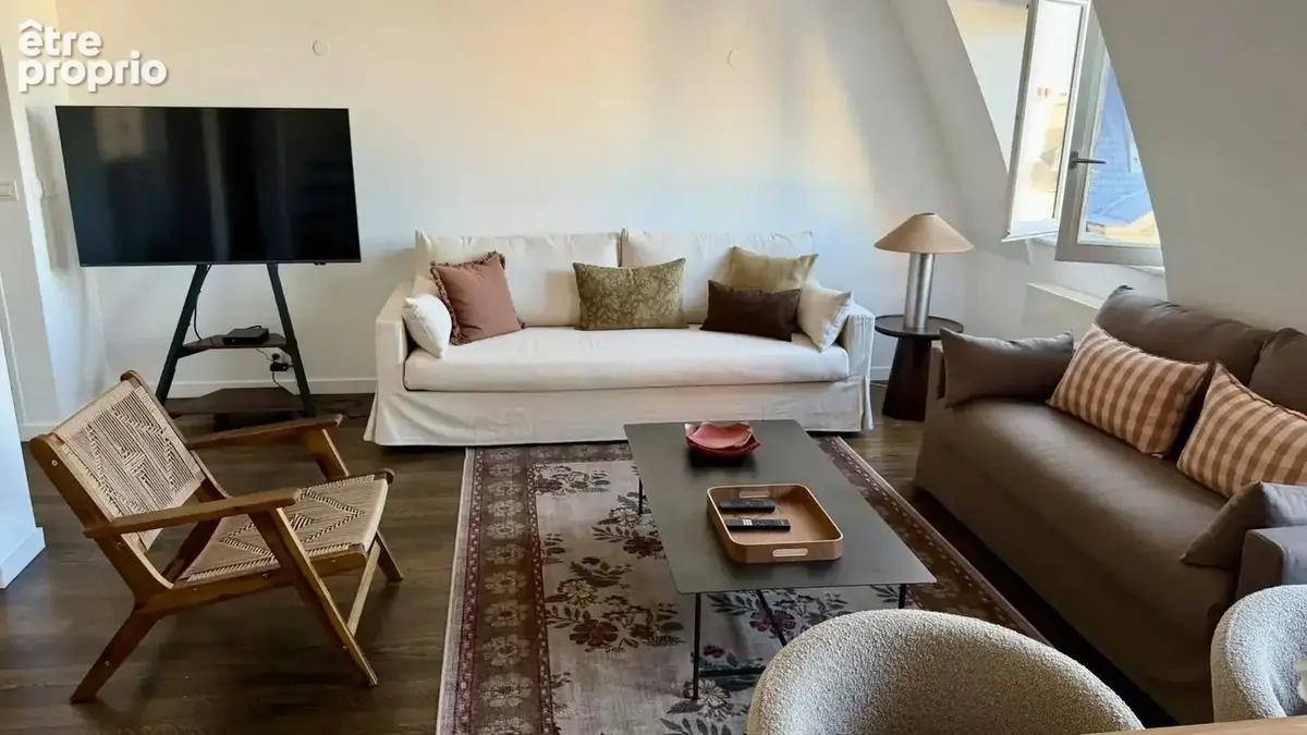 Exclusivité - Neuilly Mairie - Dernier étage - Appartement duplex deux chambres en parfait état - Vue dégagée - photo 3