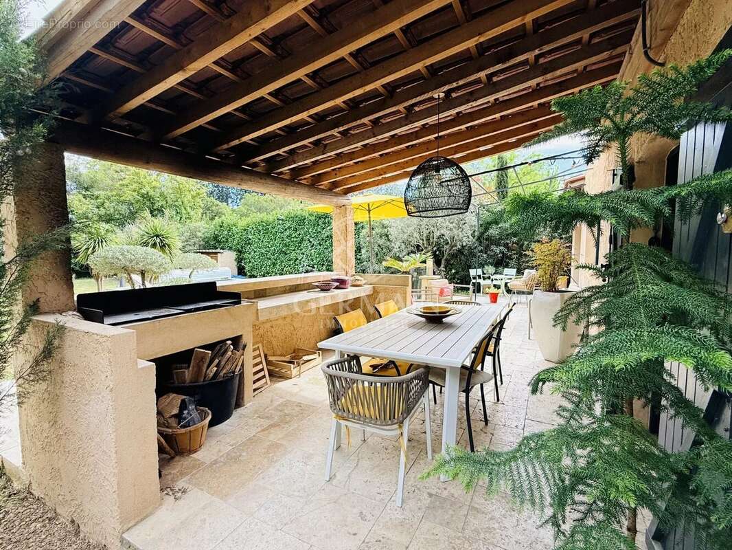 Maison à L'ISLE-SUR-LA-SORGUE