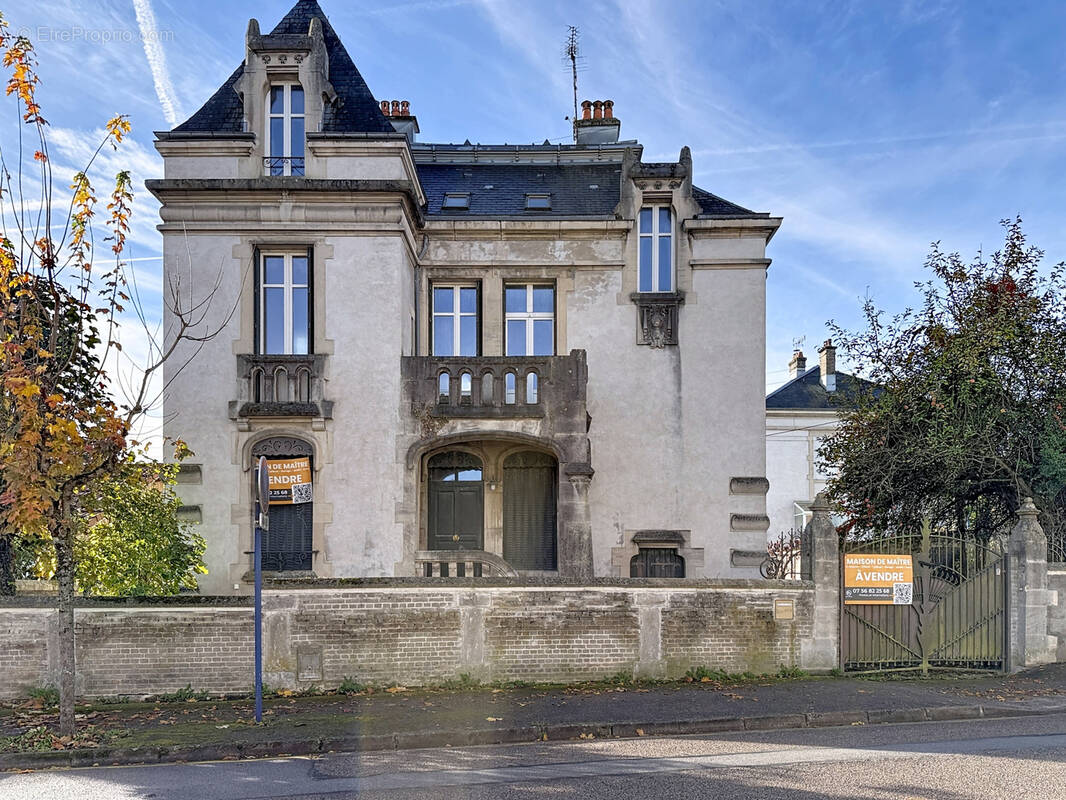 Maison à MIRECOURT