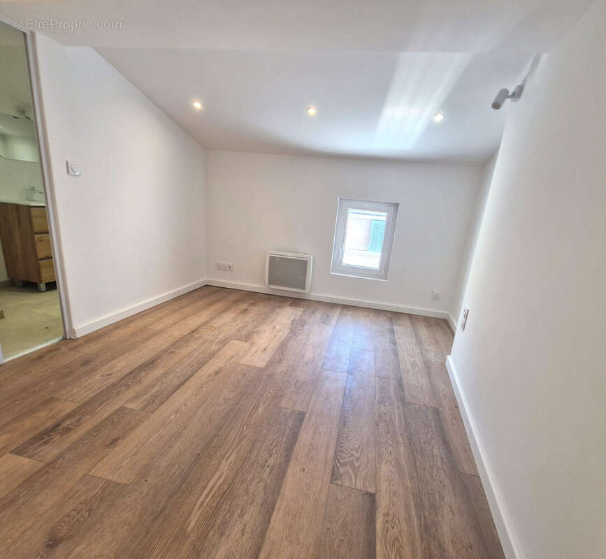 Appartement à SOLLIES-PONT