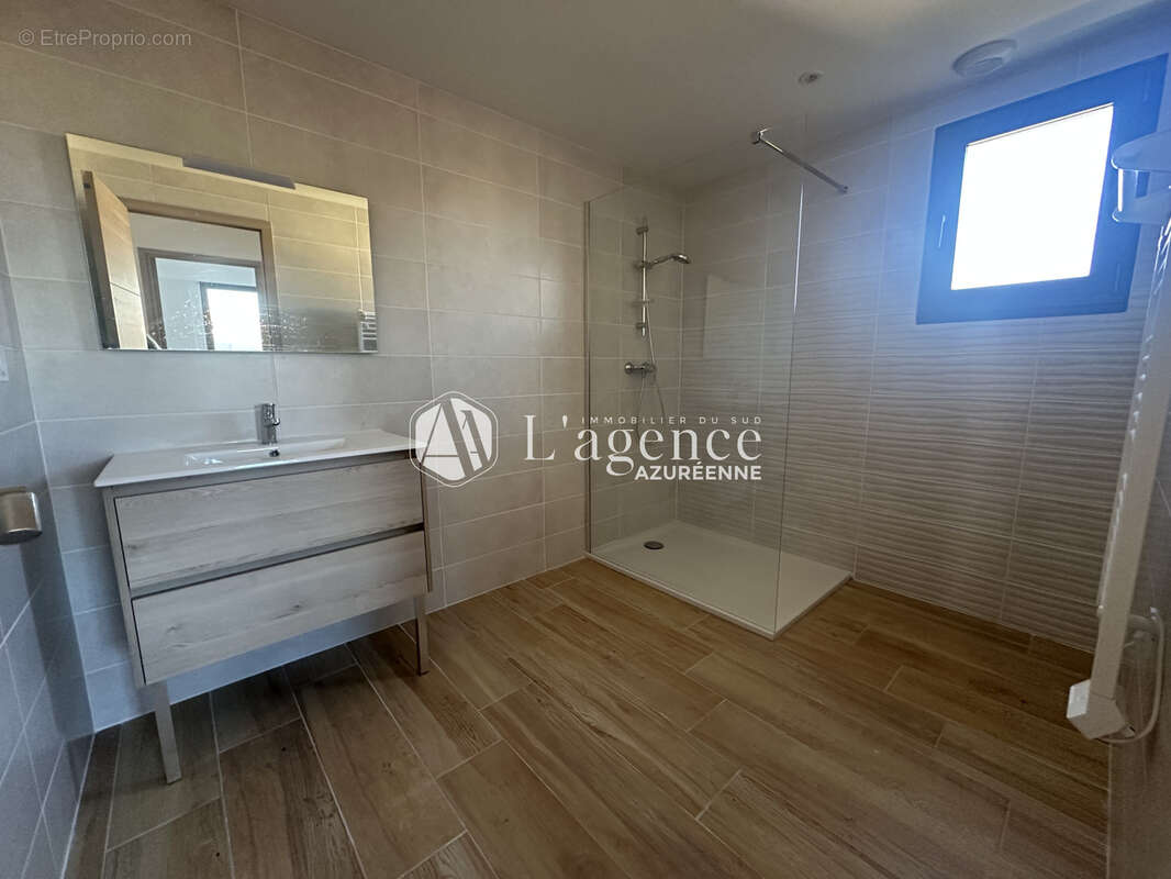 Appartement à SAINT-LAURENT-DU-VAR