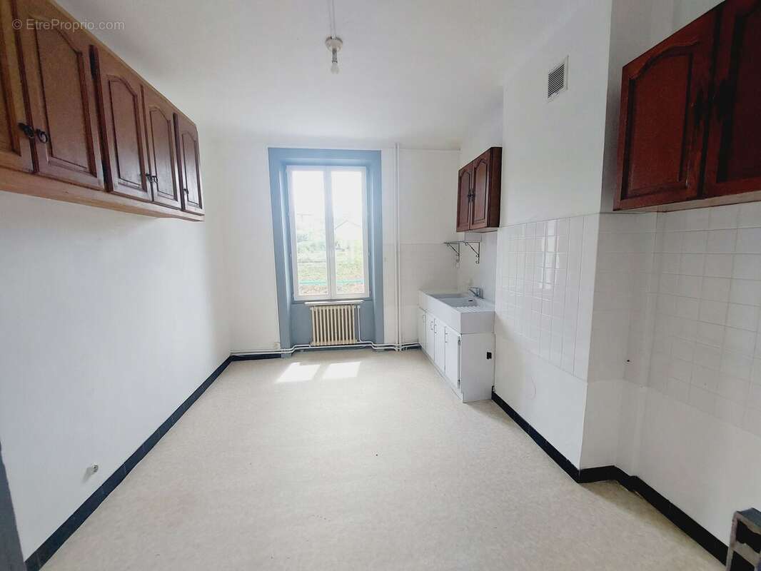 Photo 4 - Appartement à SAINT-PRIEST-EN-JAREZ