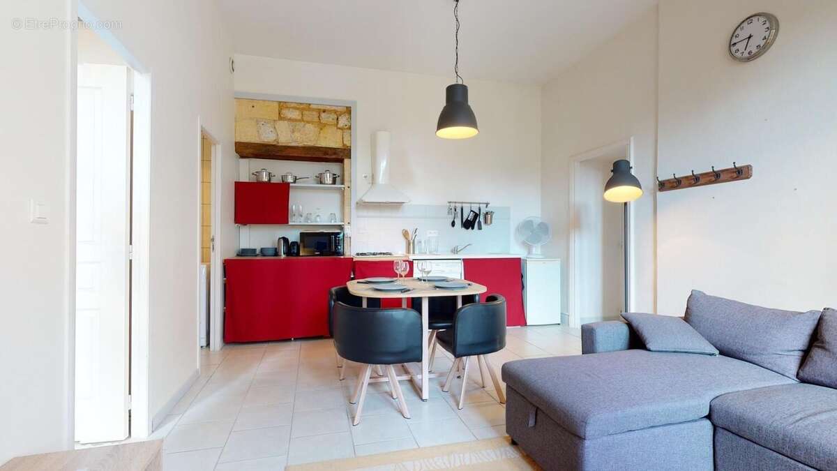 App. RDC pièce à vivre - Appartement à SAINT-CYPRIEN