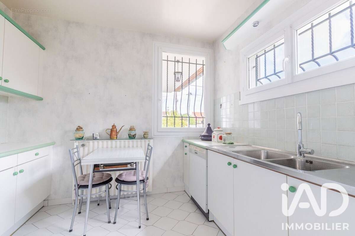 Maison 150 m² à Sainte-Genevieve-Des-Bois  - photo 8