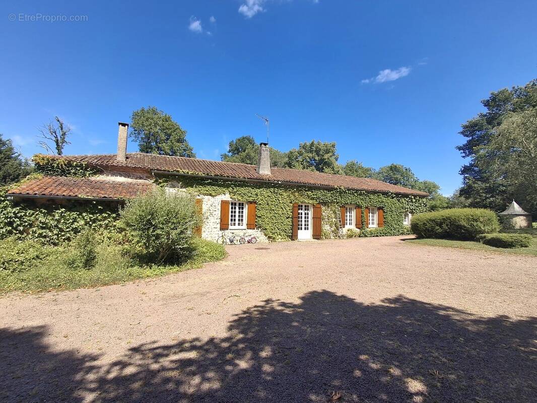 Maison à LUCHAPT