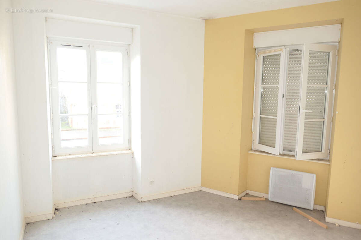 Maison à SAINT-CYR-DU-BAILLEUL