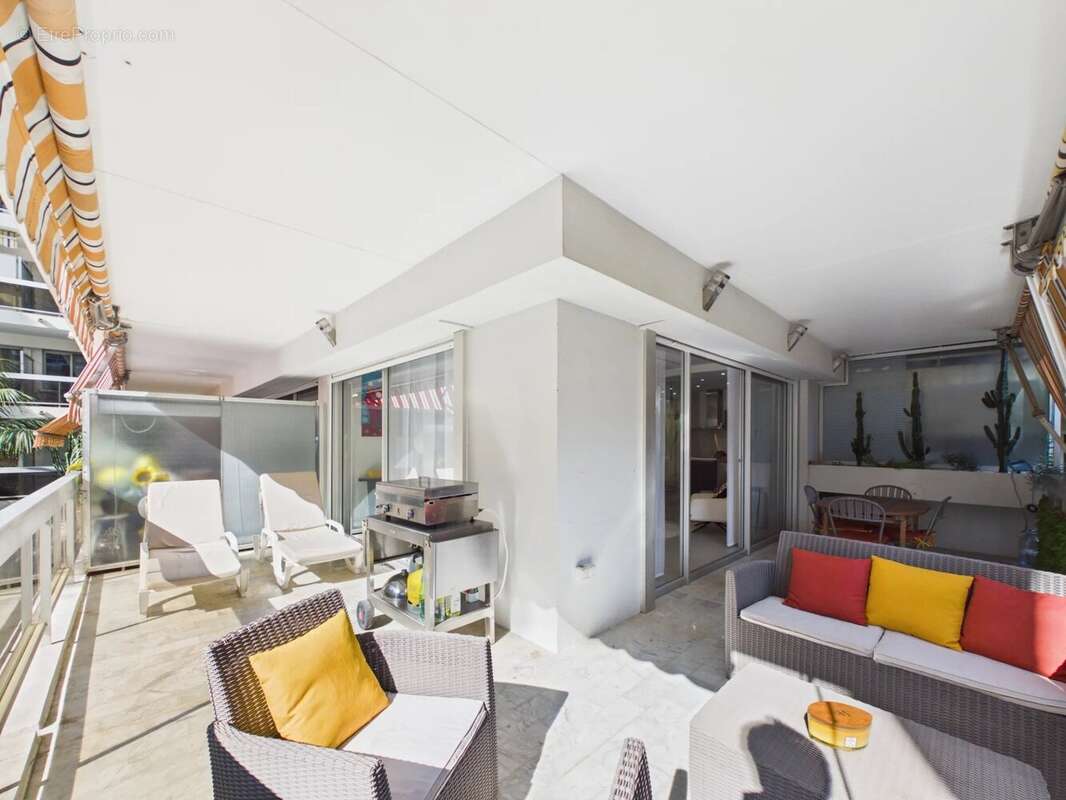 Large studio avec terrasse de 25 m2 - photo 2