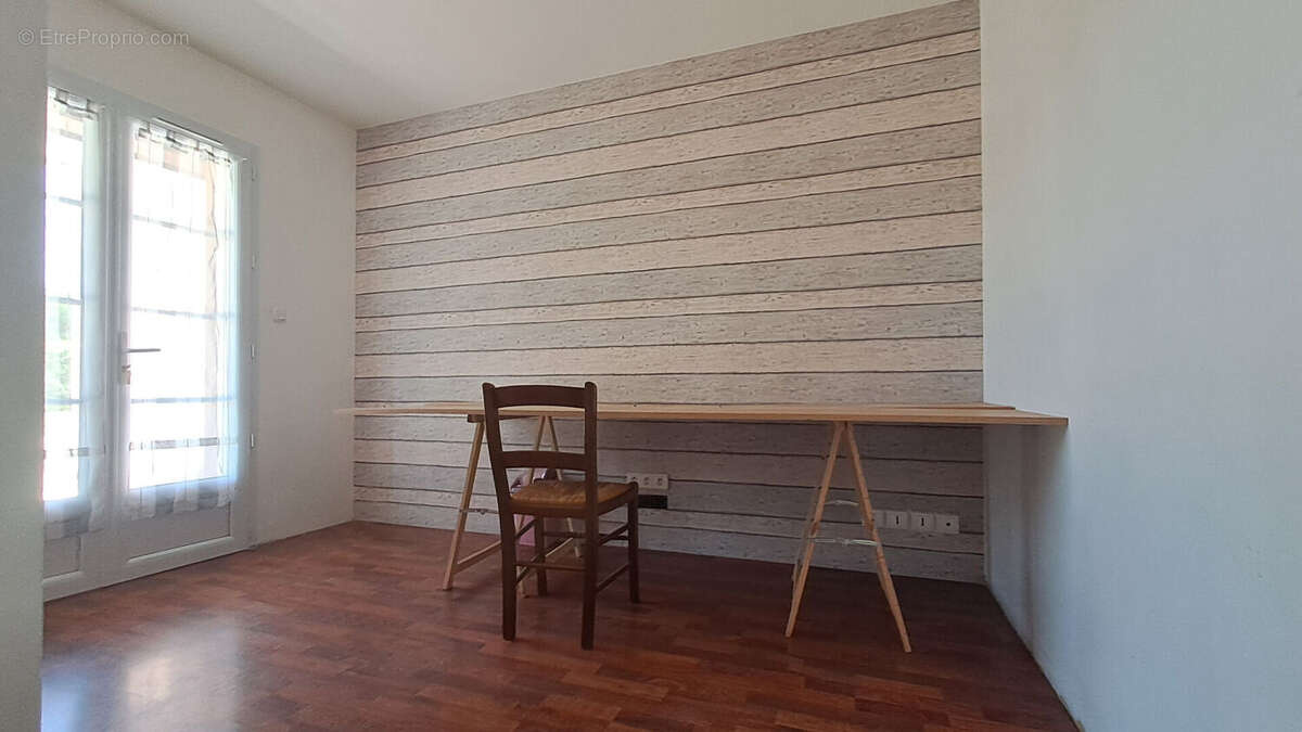 Maison à FAYE-SUR-ARDIN