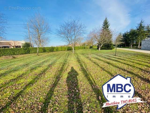 Terrain à LA CHAUSSAIRE