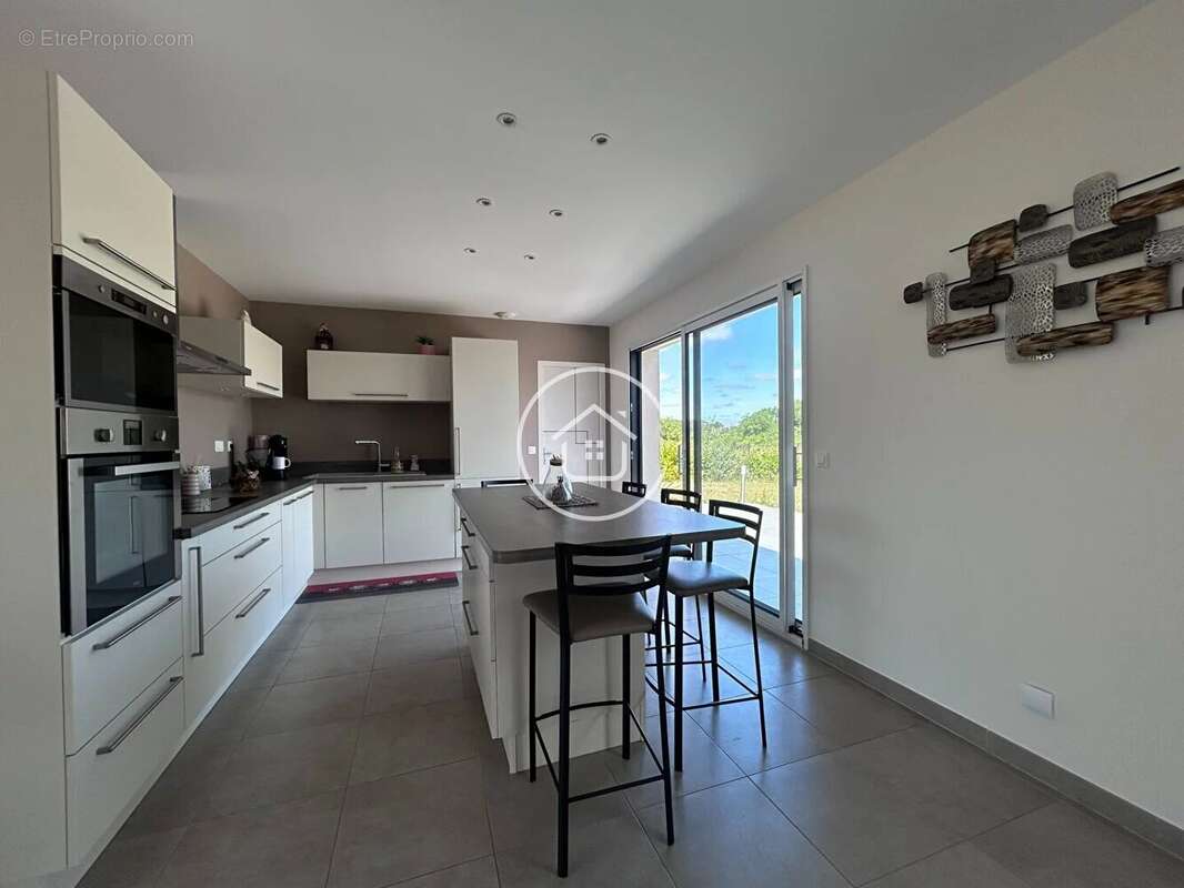 Maison à LES MONTILS