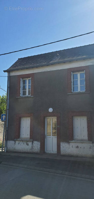 Maison à LA BAZOUGE-DE-CHEMERE