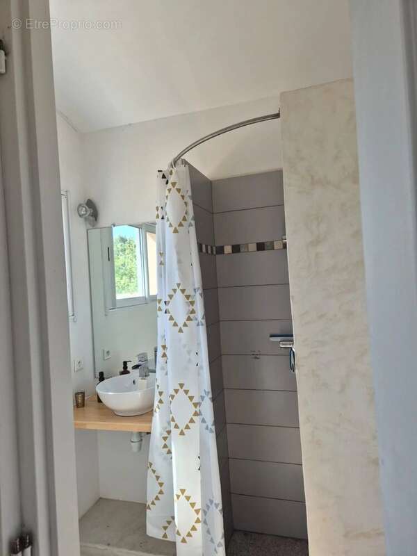 Appartement à CABRIERES-D'AVIGNON