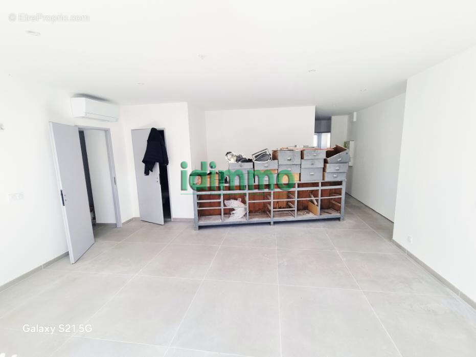 Exclusivité Frejus dans petite copropriété joli F3 de 68m en rez de jardin 246750€ dpe c - photo 8