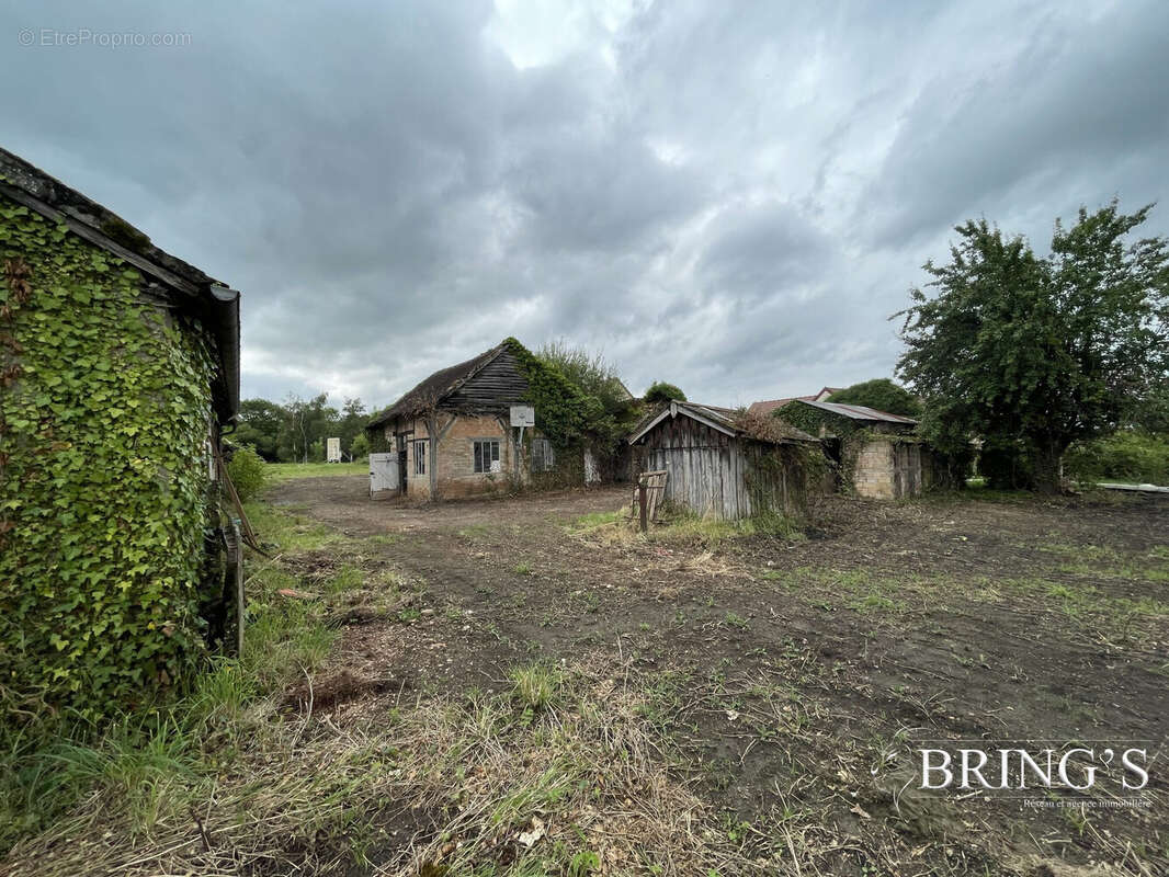 Maison à VILLAINES-LA-CARELLE