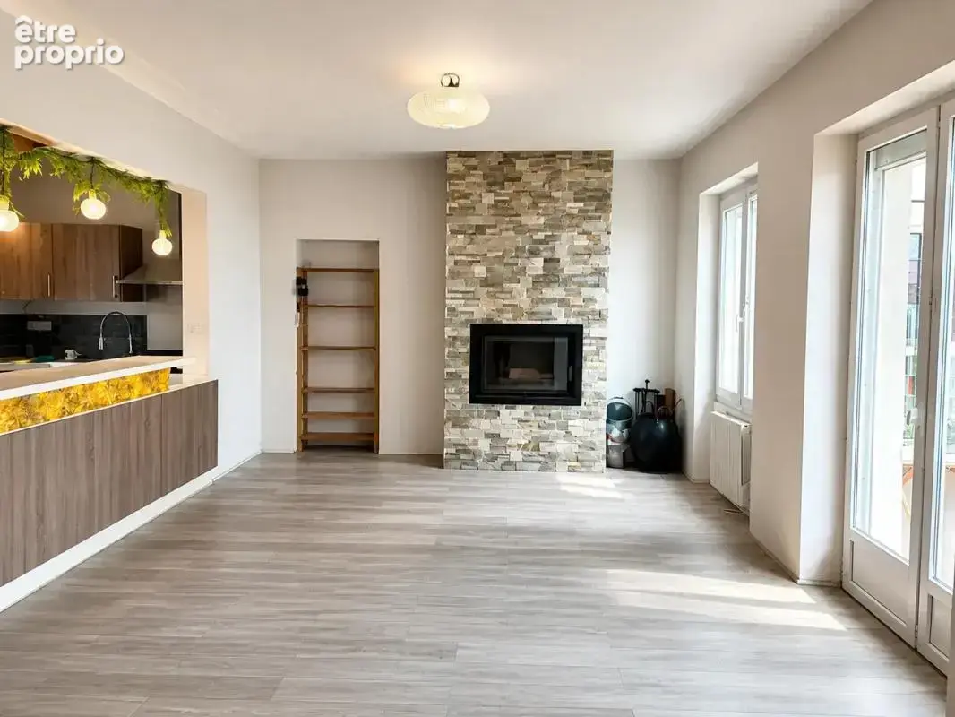 Maison de 7 pièces de 130 m² à Fleury-les-Aubrais - photo 3
