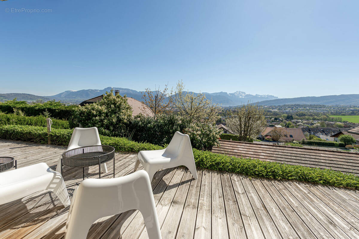 Appartement à POISY