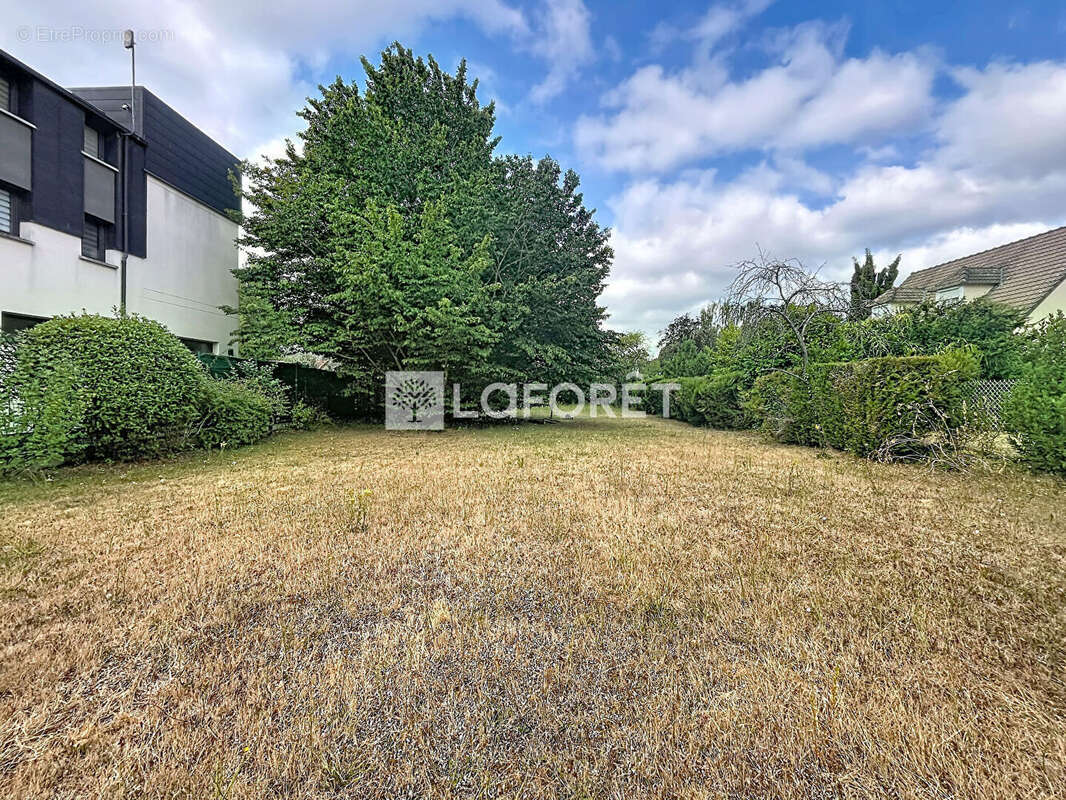 Terrain à bâtir de 850 m² - Emplacement privilégié à Chatou, en limite du Vésinet - photo 3