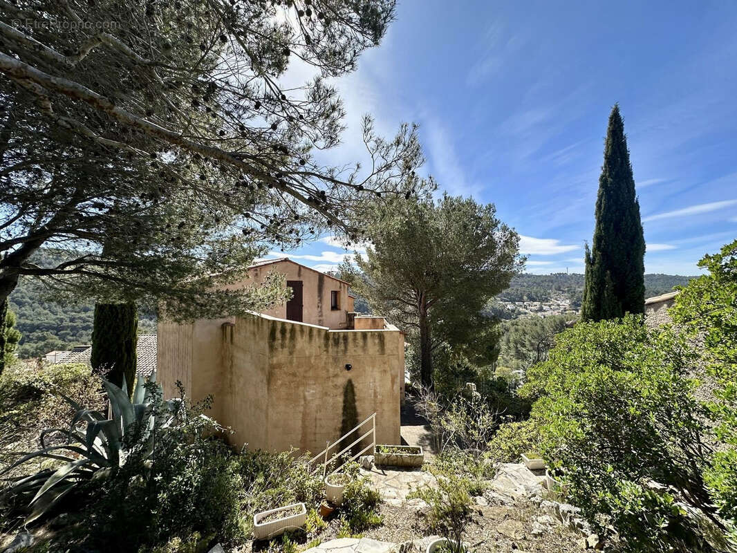 Maison à CARNOUX-EN-PROVENCE