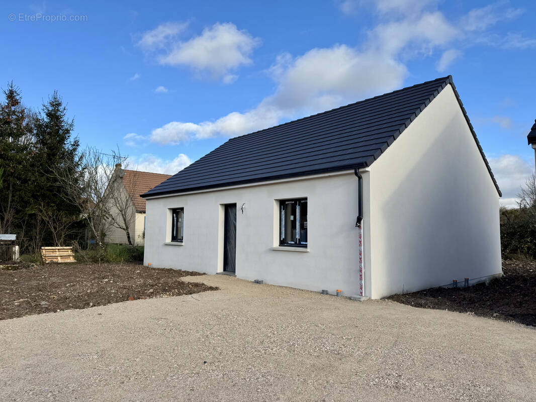 Maison à AMILLY