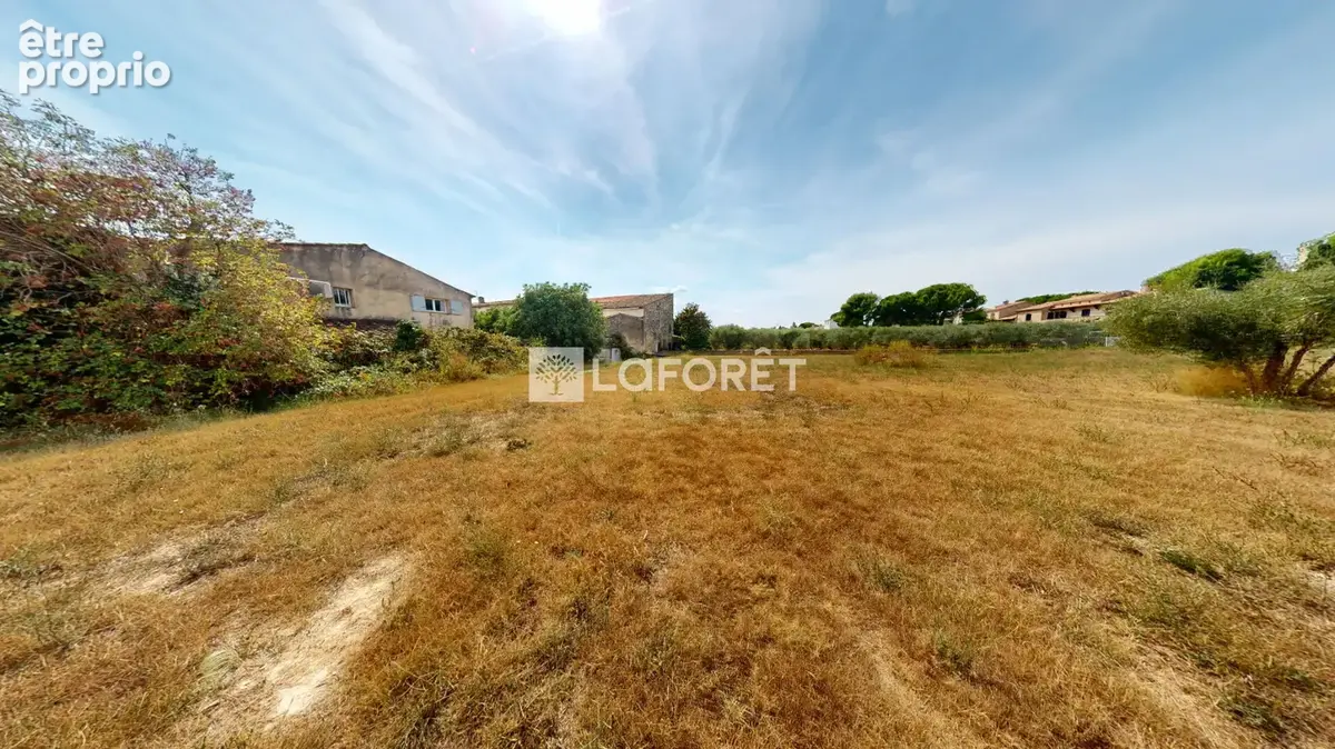 Photo Terrain à La Fare-Les-Oliviers au prix de 330 000€