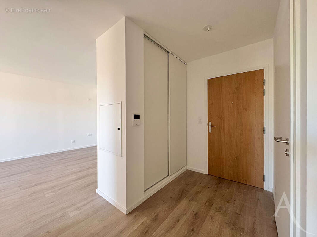 Magnifique T4 au dernier étage (103m²) + sa terrasse en attique (22m² ) + 2 parkings extérieurs + 1 parking couvert - photo 14