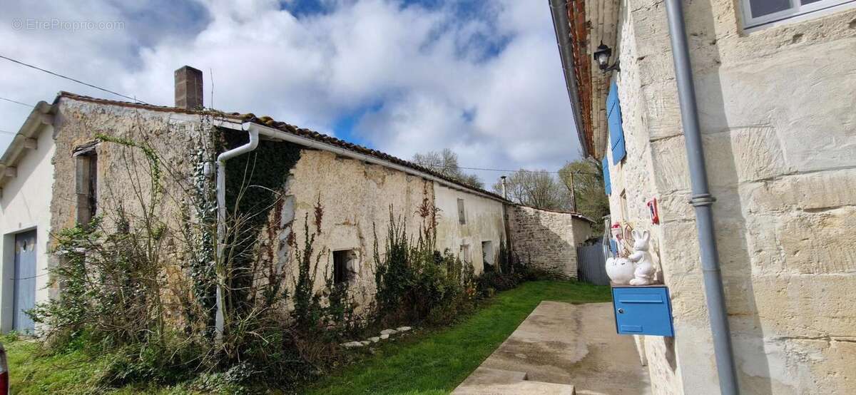 Photo 2 - Maison à SAINT-JEAN-D'ANGELY