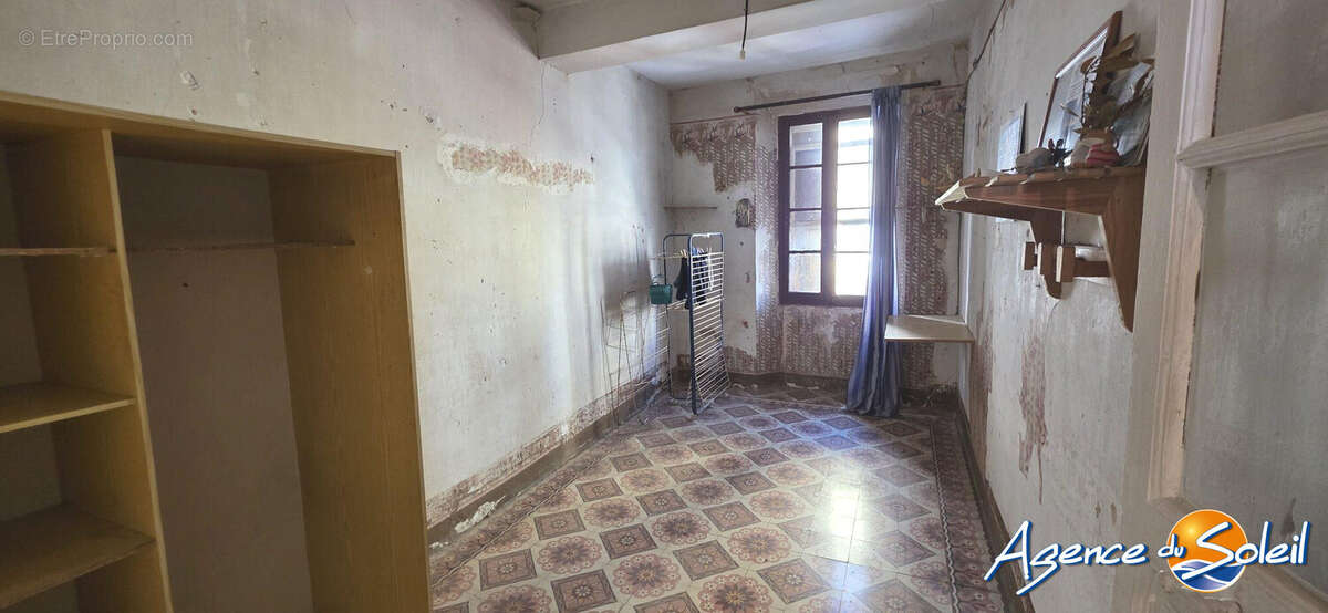 Maison à OPOUL-PERILLOS