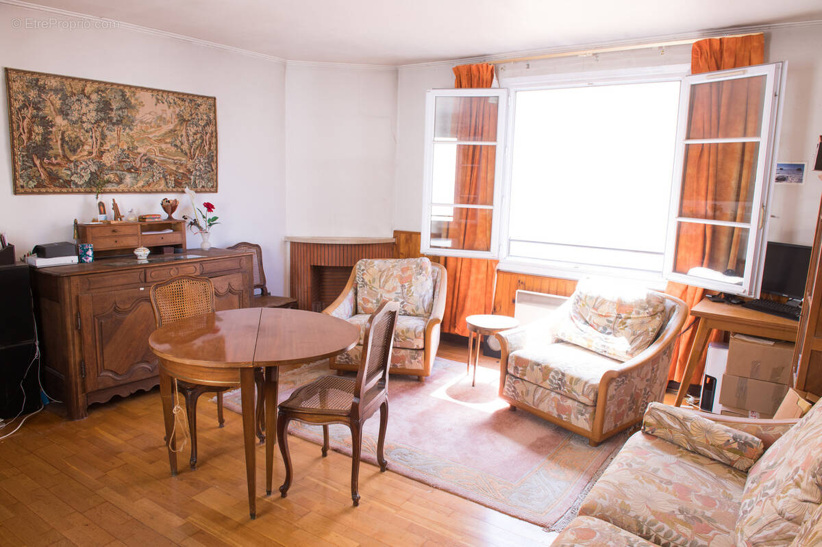 Appartement à COURBEVOIE