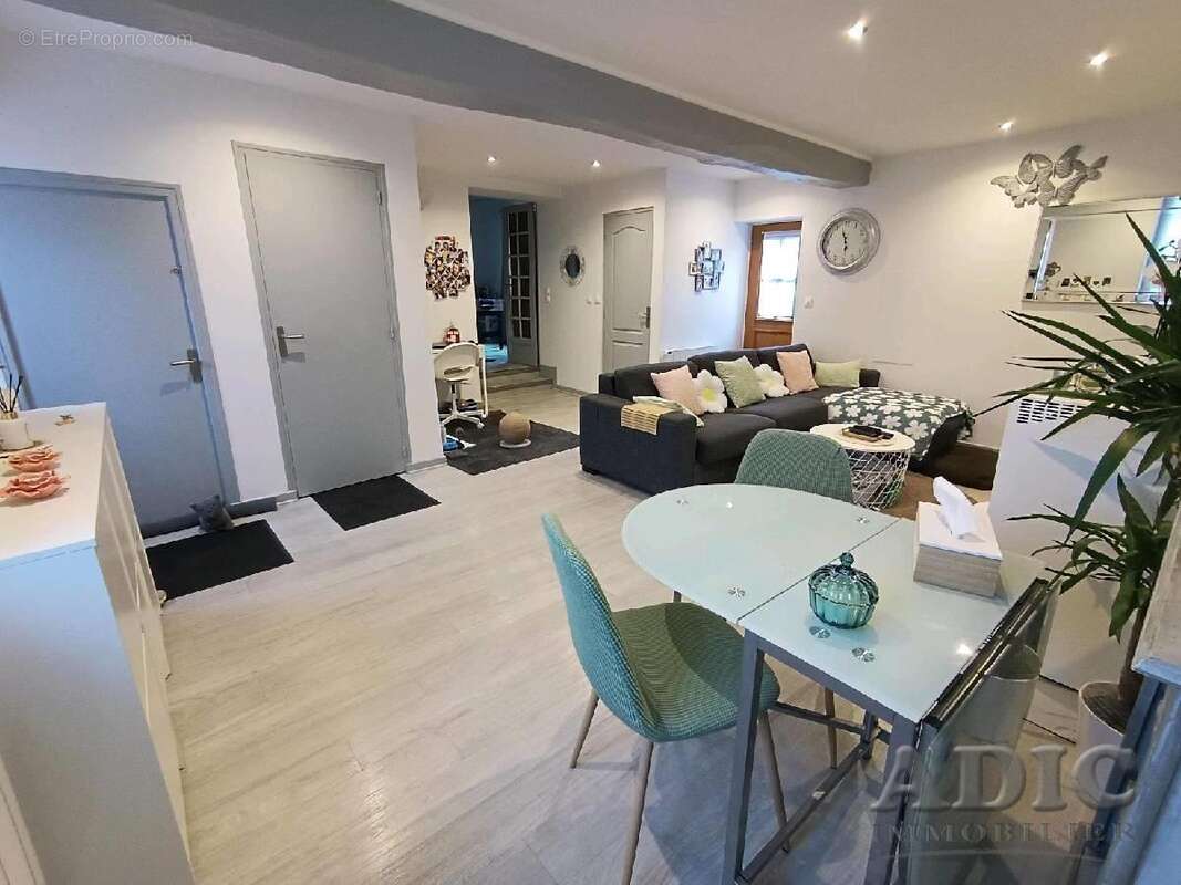 Maison à VER-SUR-LAUNETTE