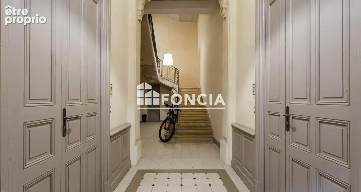 Exclusivité FONCIA, beau T2 dans ancien hôtel particulier - photo 5