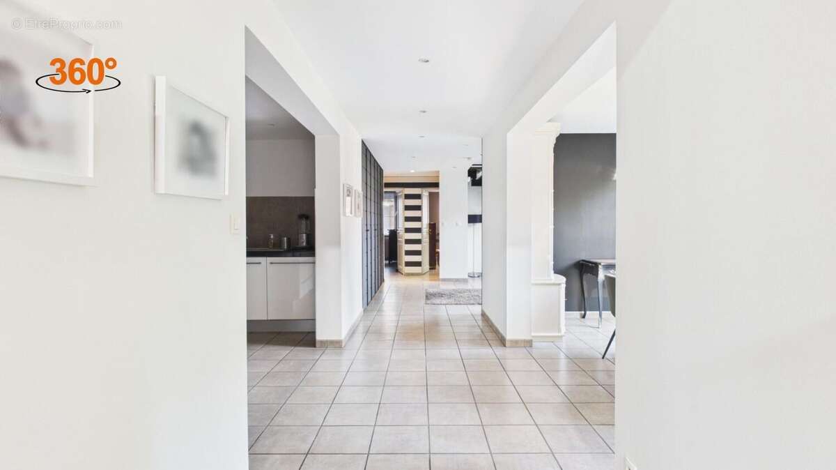 Maison 213 m² à Artigues-Pres-Bordeaux  - photo 7