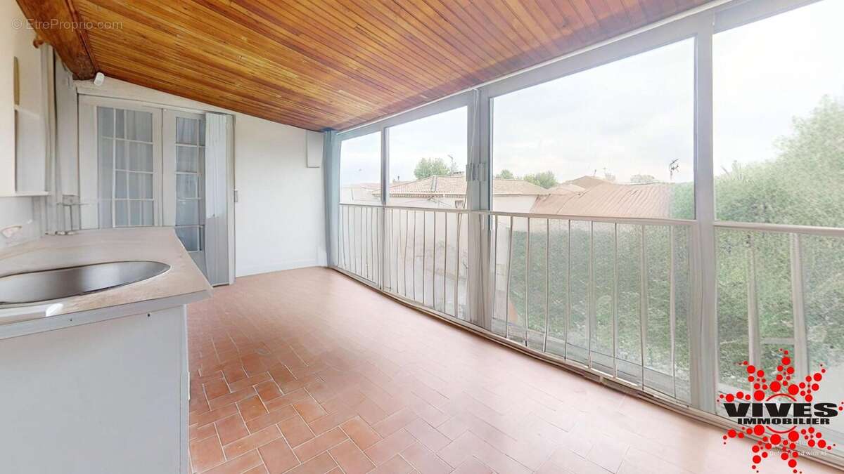 Maison de caractère de 170m2 avec belle cour et immense garage - photo 8