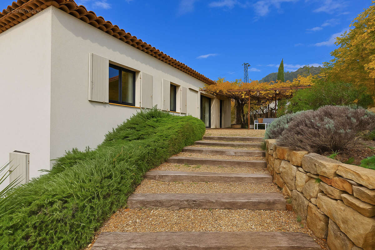 Maison à SIMIANE-COLLONGUE