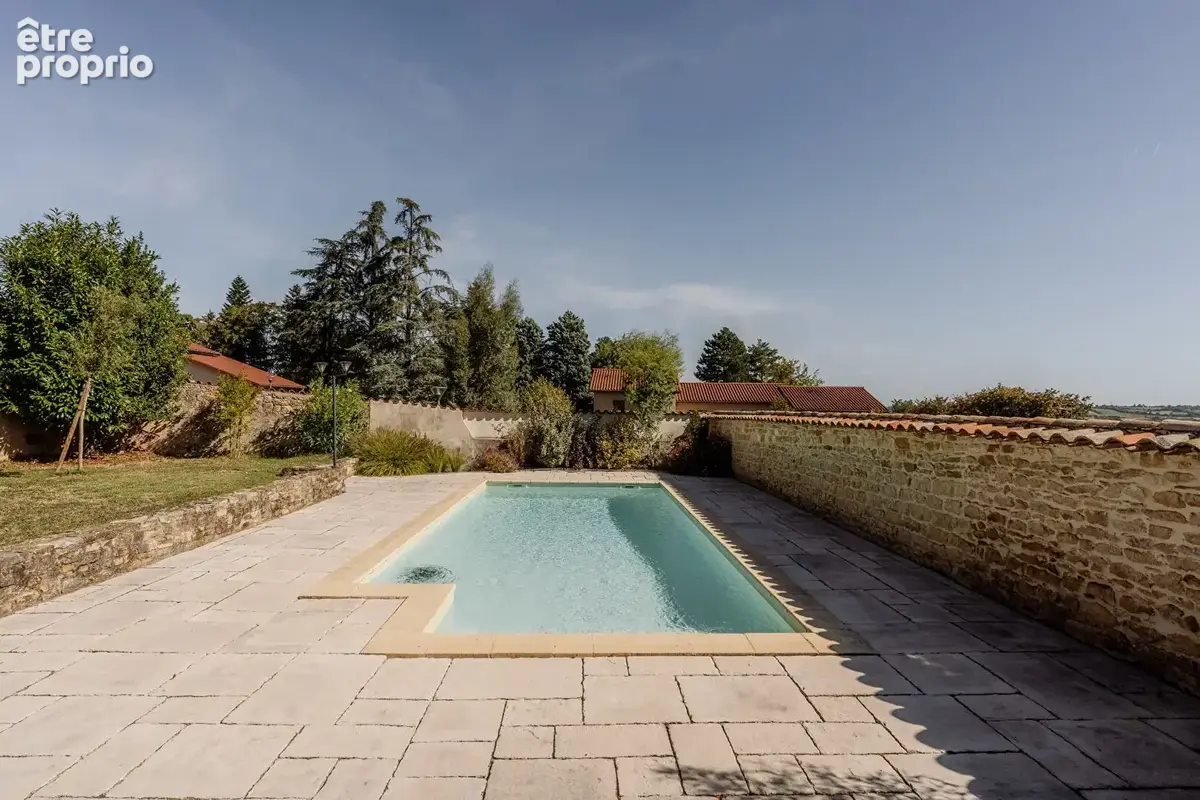 St germain au mont d'or, corps de ferme avec dependances, jardin et piscine - photo 17