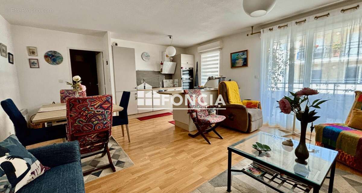 LES SABLES D'OLONNE - Appartement T3 de 61m2 en parfait état avec terrasse de 12m2 et 2 emplacements de stationnement - photo 4