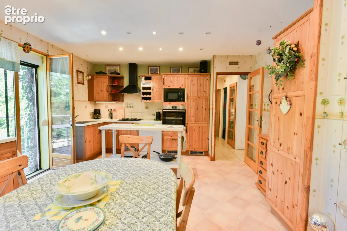 Maison plein de charme ,11pièce(s) 156 m2, 2 logements, garage et piscine - photo 8