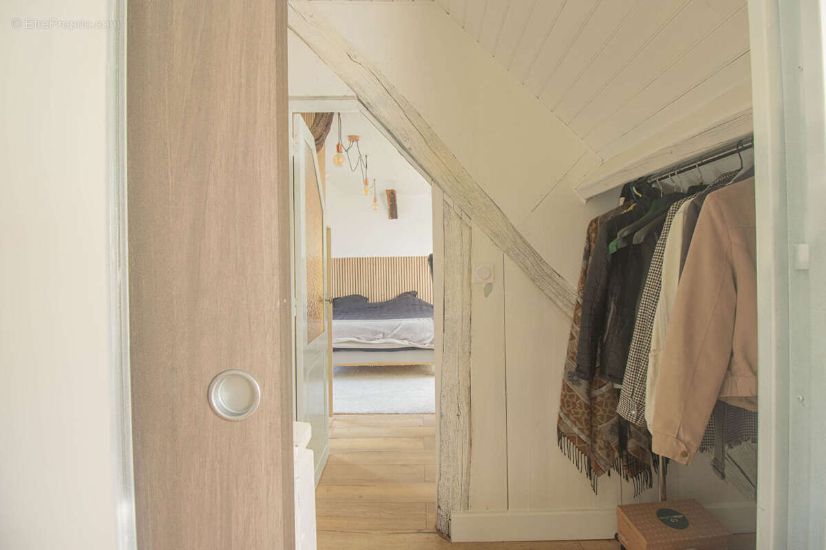 Maison à BECON-LES-GRANITS