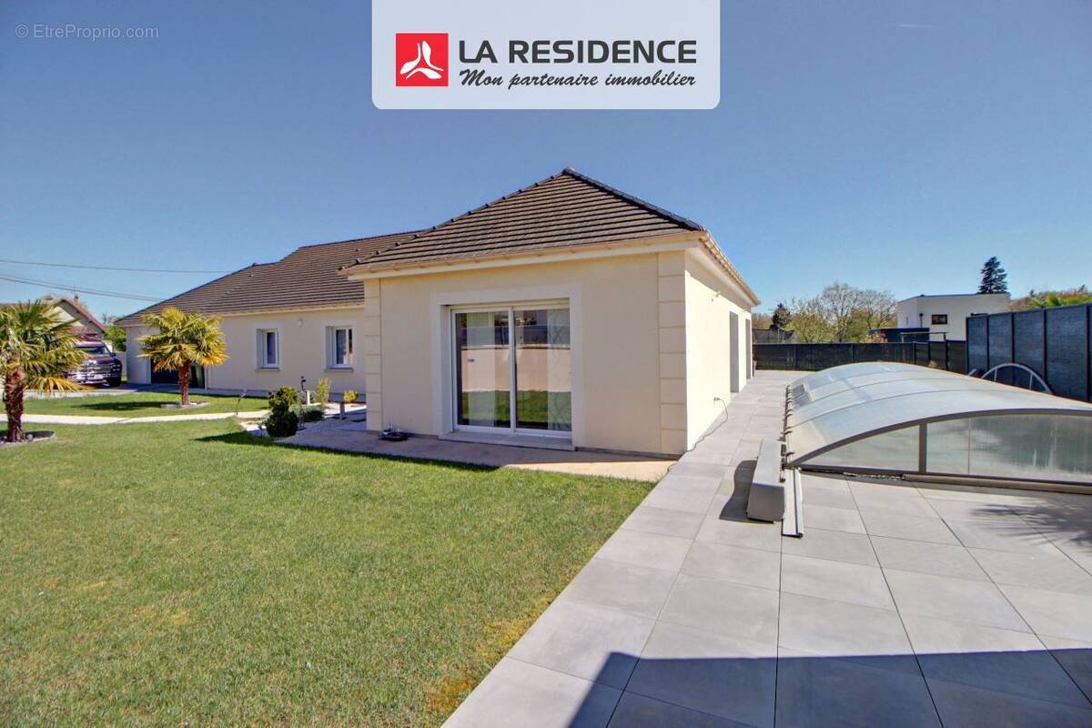 Maison à SAINT-JULIEN-DE-LA-LIEGUE